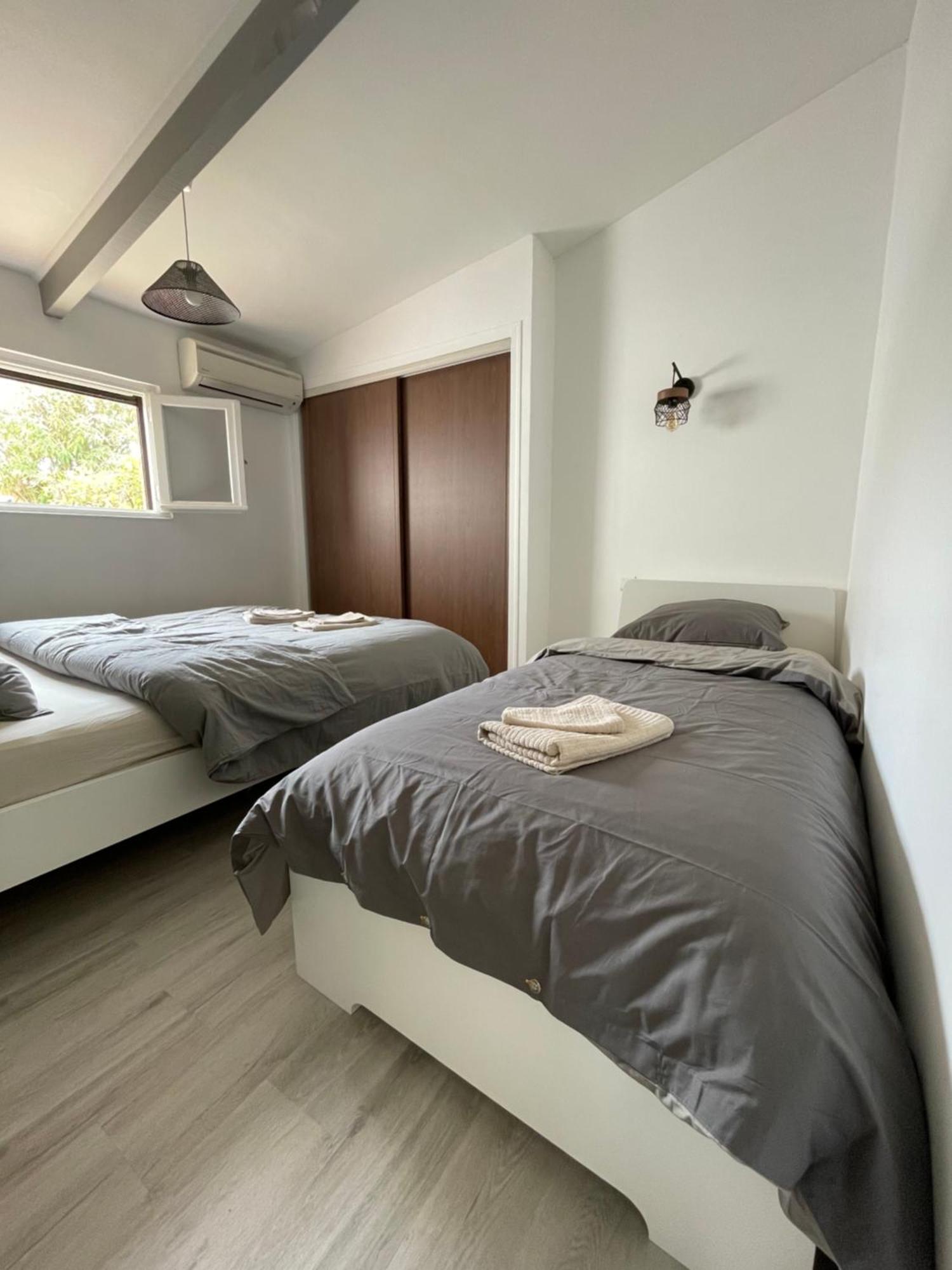 Villa Lcsm Et Studio Фронтиньян Экстерьер фото